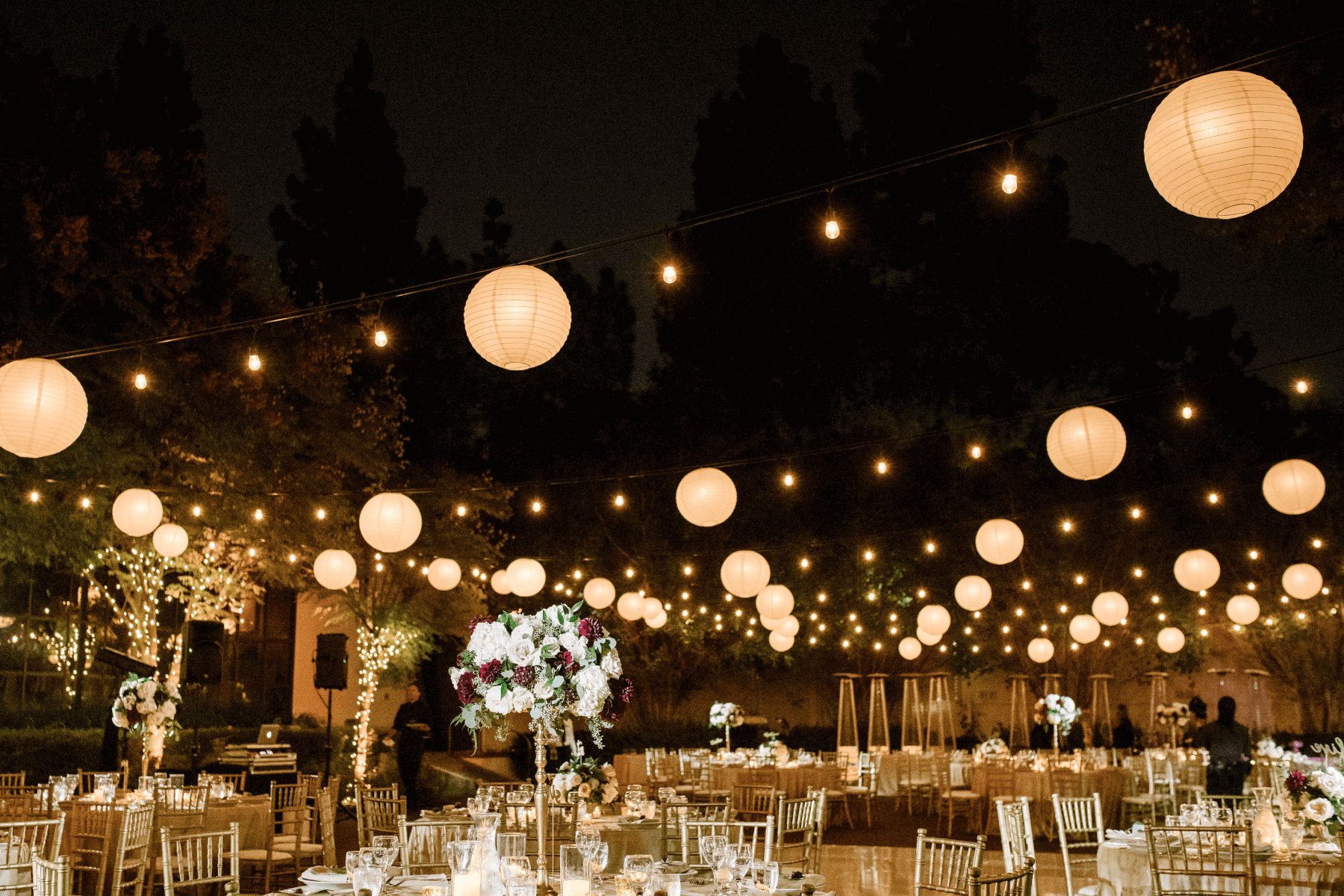 080822_Blog_DecorationsForAnOutdoorWedding_01-hero